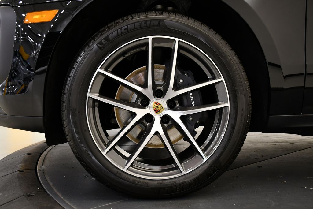 Thumbnail: 2026 Porsche Macan - 16