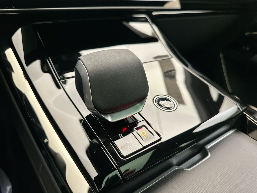 Thumbnail: 2025 Land Rover Range Rover Sport - 10