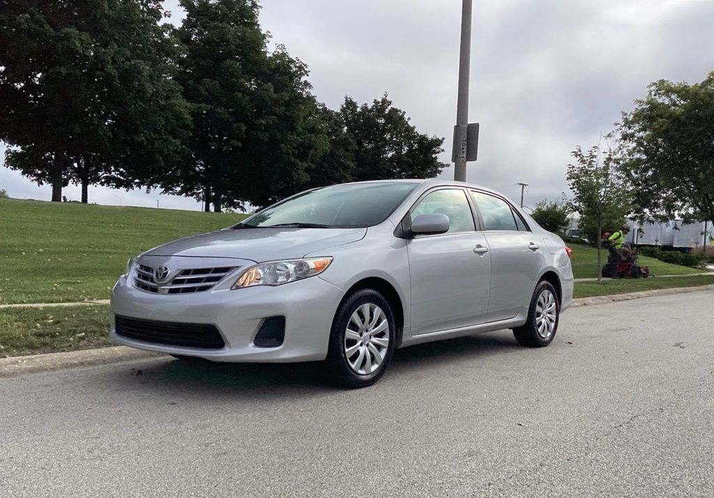 Classic Silver Metallic 2013 Toyota Corolla Sedan Front-Wheel Drive 4-Speed Automatic