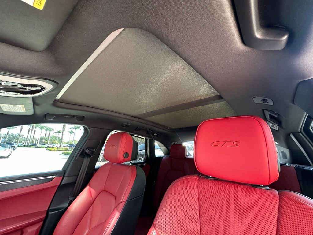 Thumbnail: 2020 Porsche Macan - 23