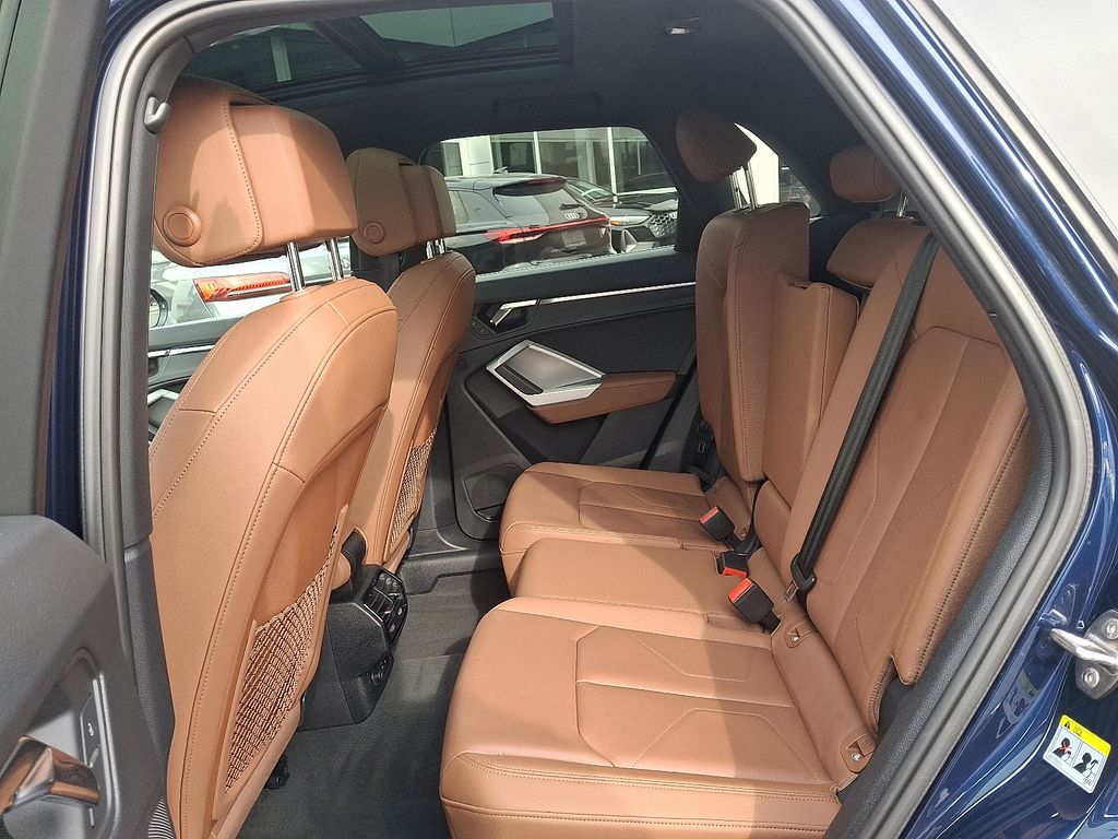 Thumbnail: 2022 Audi Q3 - 10