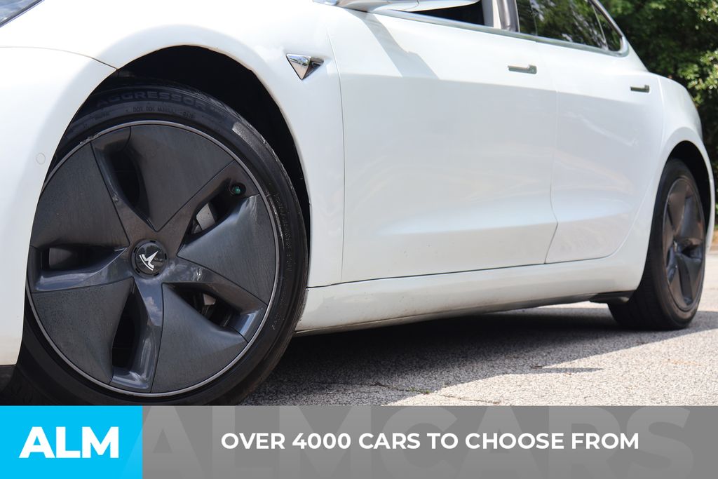 Used 2020 White Tesla Standard Range Plus image 3