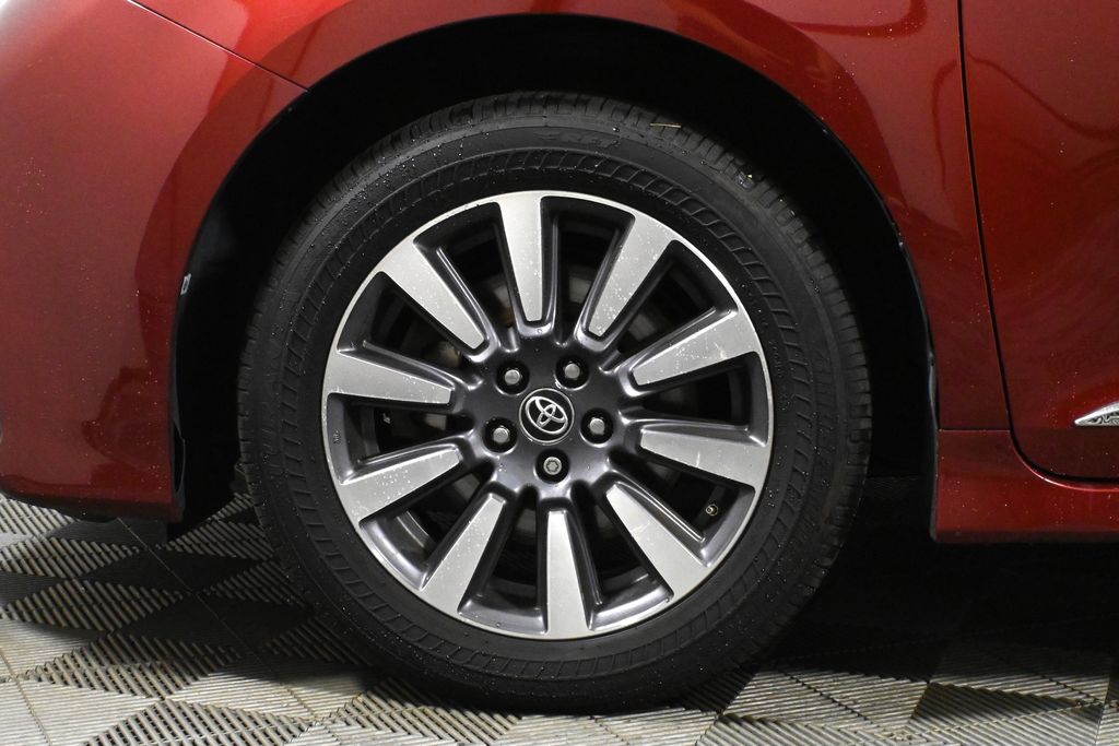 2019 Toyota Sienna XLE Premium 12