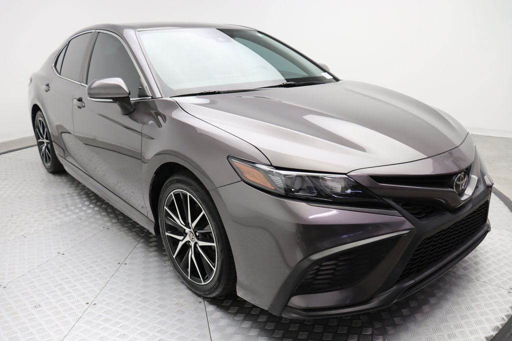 2022 Toyota Camry SE 6