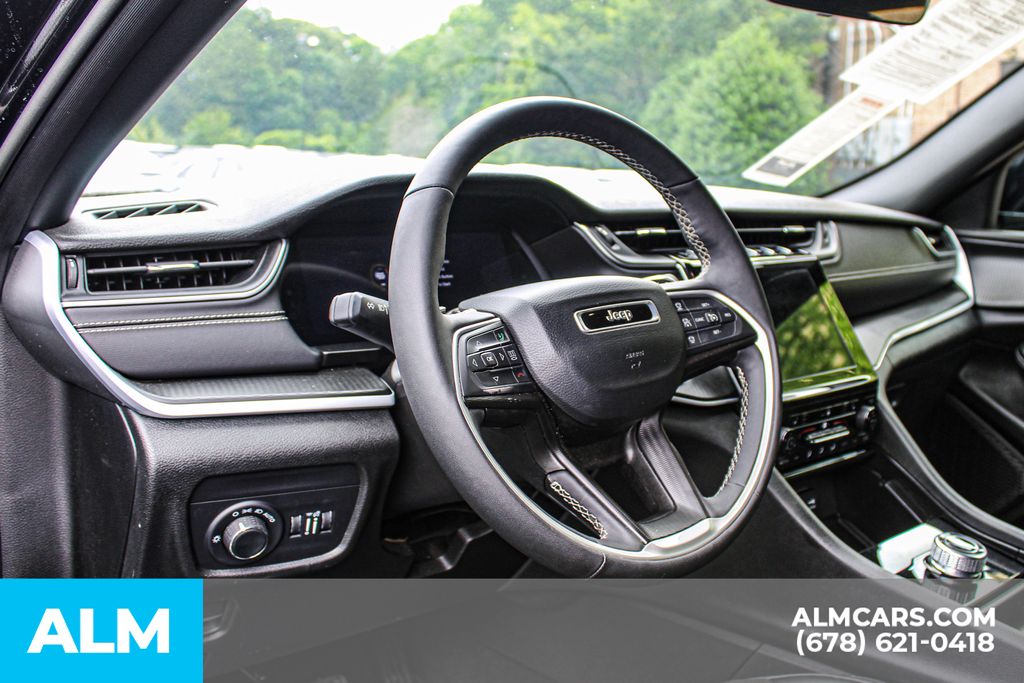 Used 2025 Black Jeep Altitude image 30