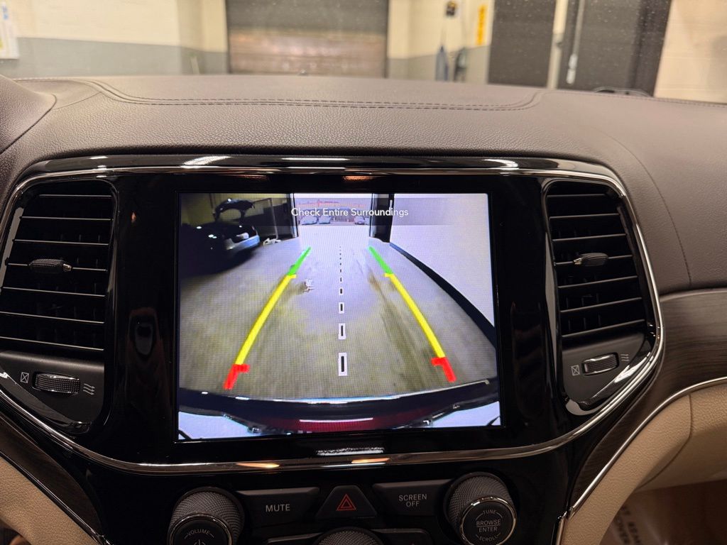 Thumbnail: 2021 Jeep Grand Cherokee - 17