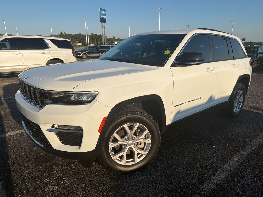 Bright White Clearcoat 2022 Jeep Grand Cherokee Limited 4WD SUV / Crossover Four-Wheel Drive 8-Speed Automatic