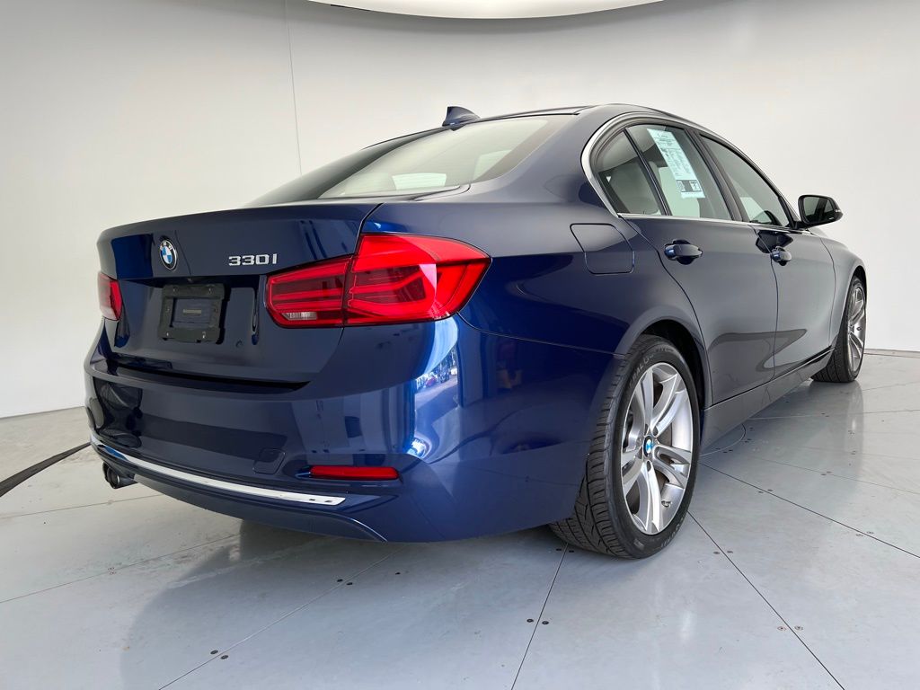 Thumbnail: 2018 BMW 3 Series - 3