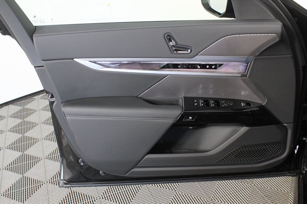 Thumbnail: 2026 BMW 7 Series - 7