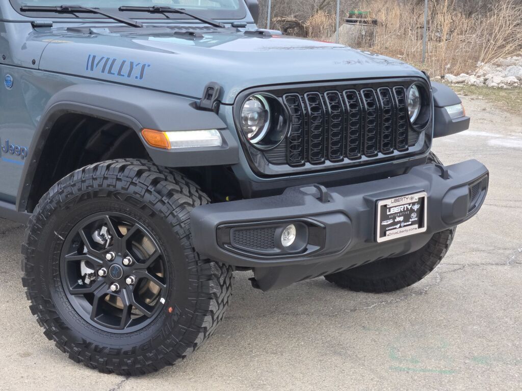 View vehicle photo 2