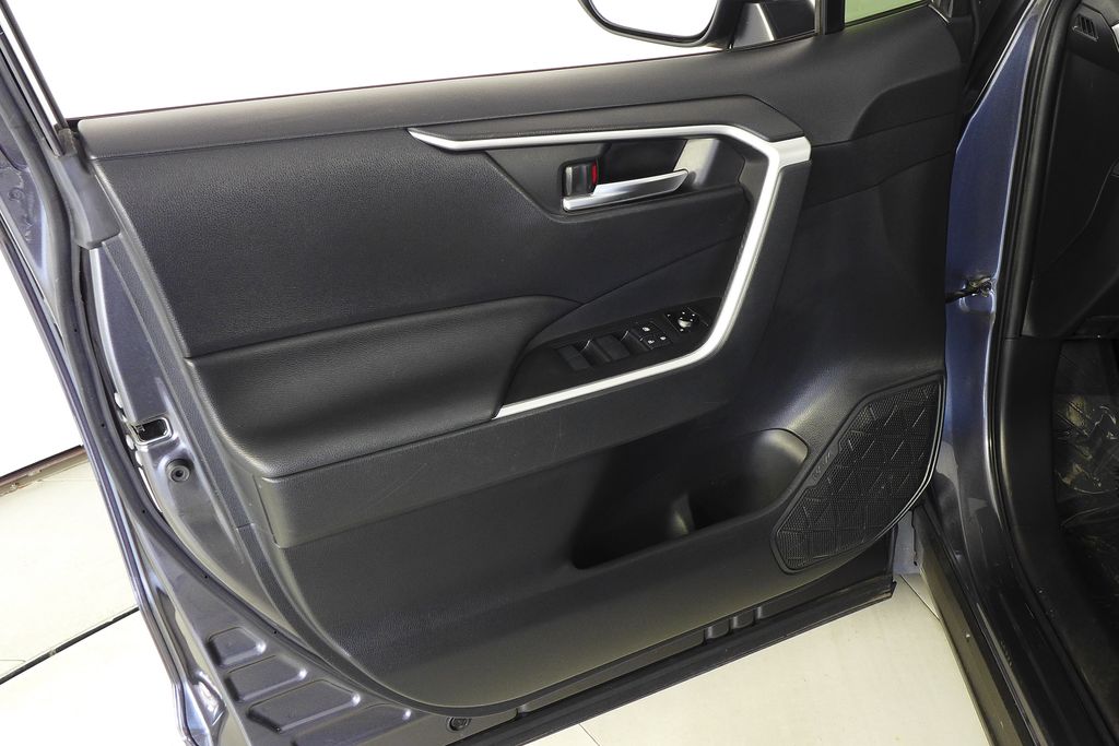 Thumbnail: 2020 Toyota RAV4 - 11