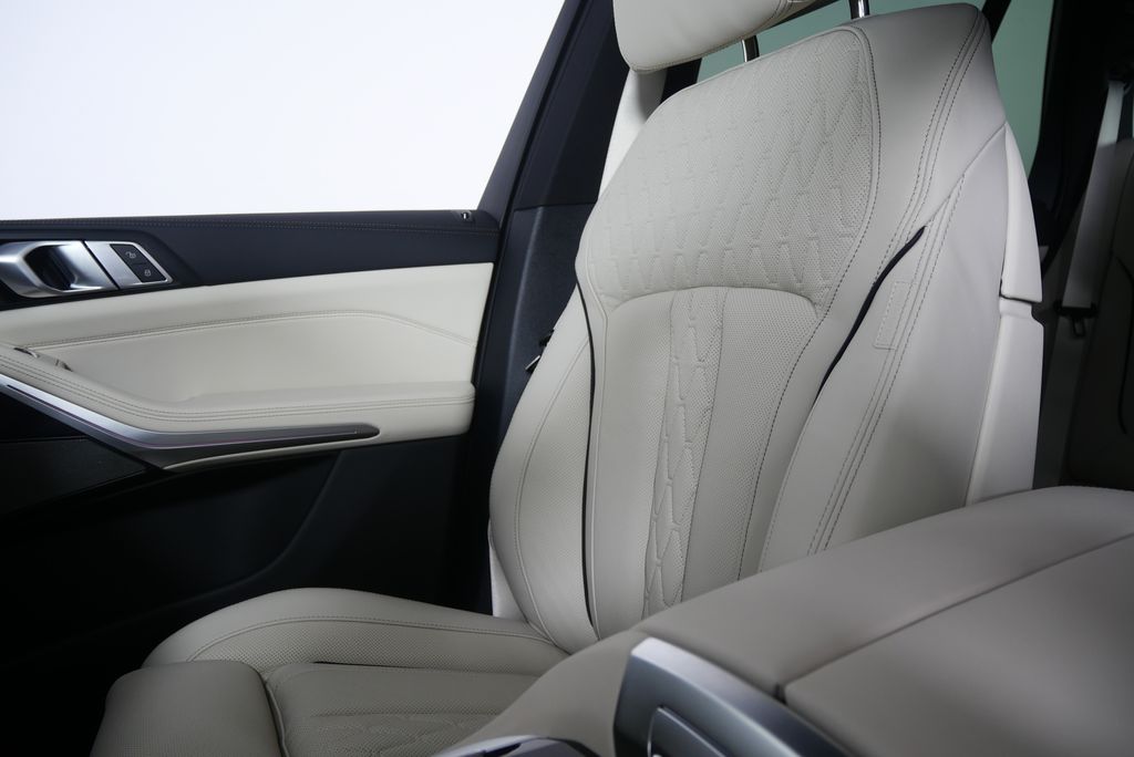 Thumbnail: 2026 BMW X5 - 23