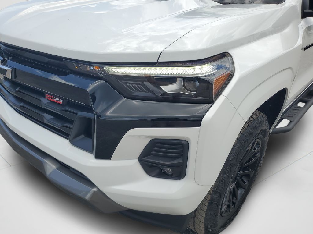 Certified Used 2025 White Chevrolet Z71 image 25