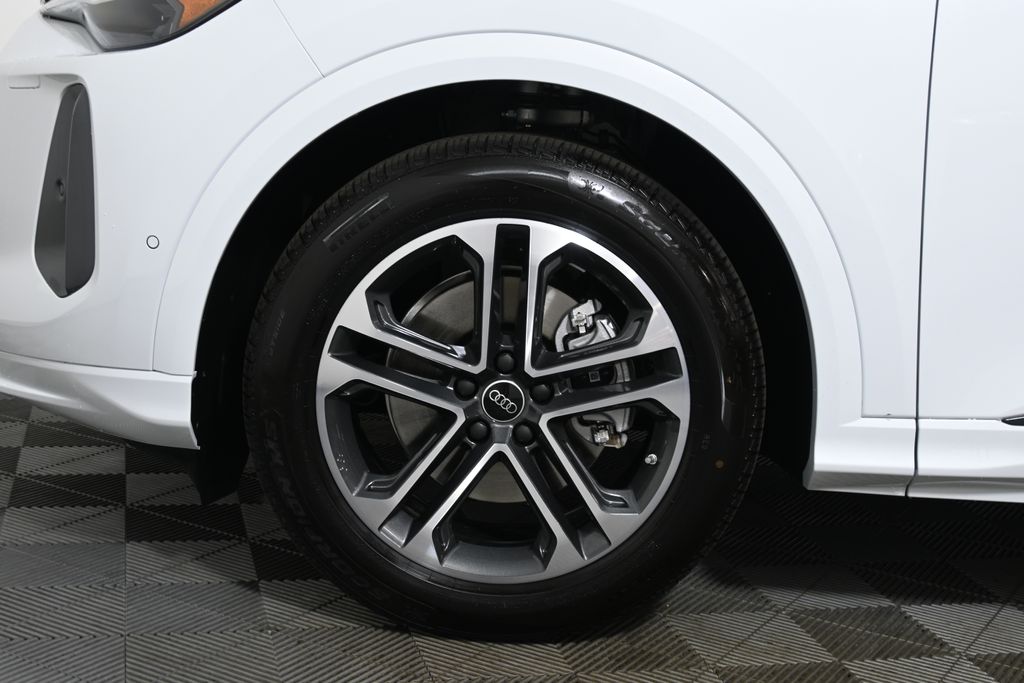 Thumbnail: 2025 Audi Q5 - 11