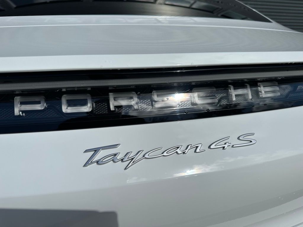 2025 Porsche Taycan 4S 10