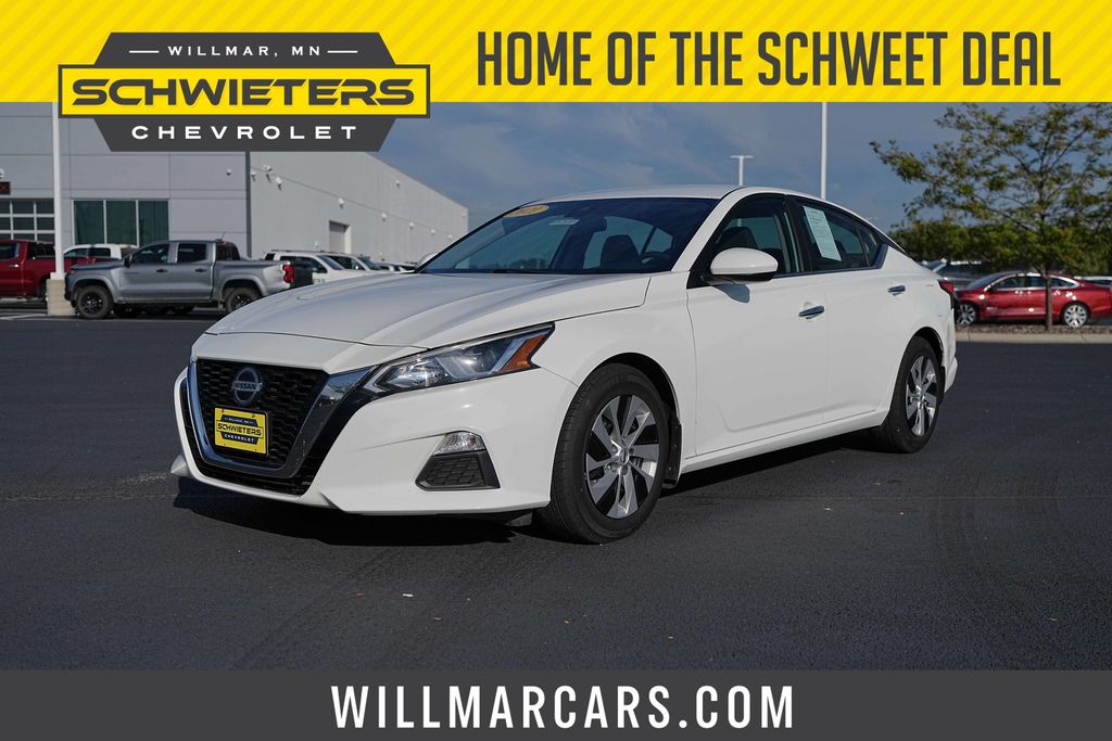 Glacier White 2021 Nissan Altima Sedan Front-Wheel Drive Continuously Variable Transmission