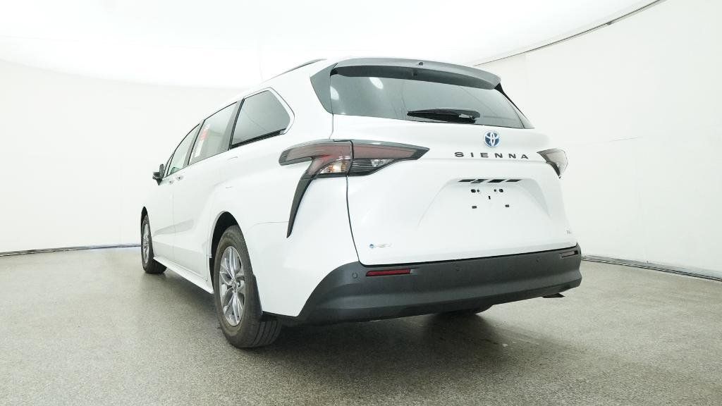 Thumbnail: 2025 Toyota Sienna - 19
