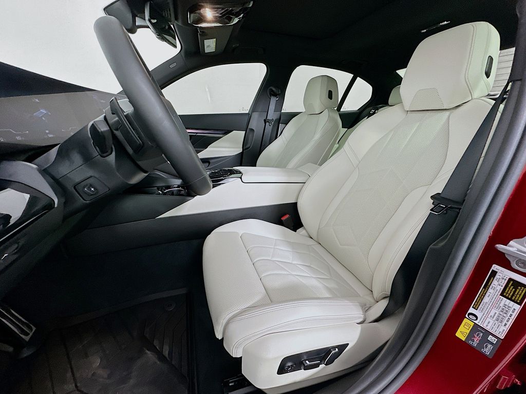 Thumbnail: 2025 BMW i5 - 21