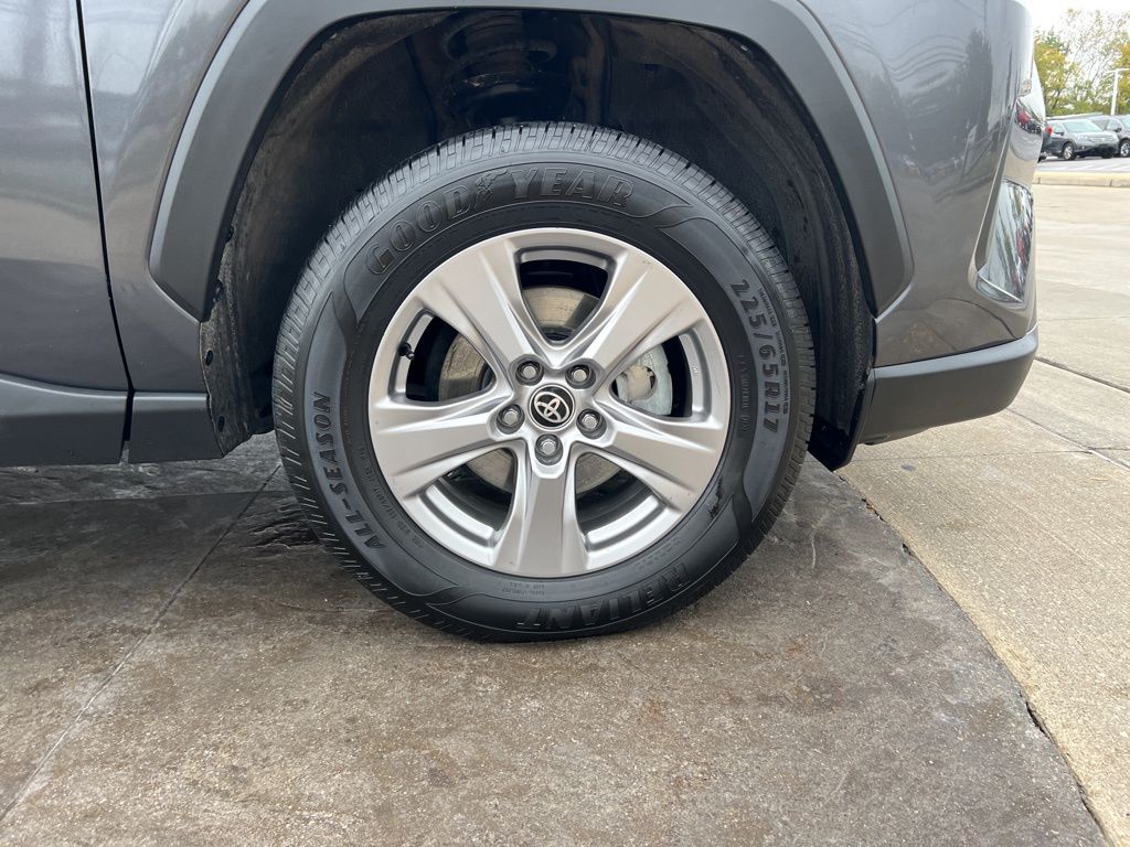 Thumbnail: 2022 Toyota RAV4 - 12