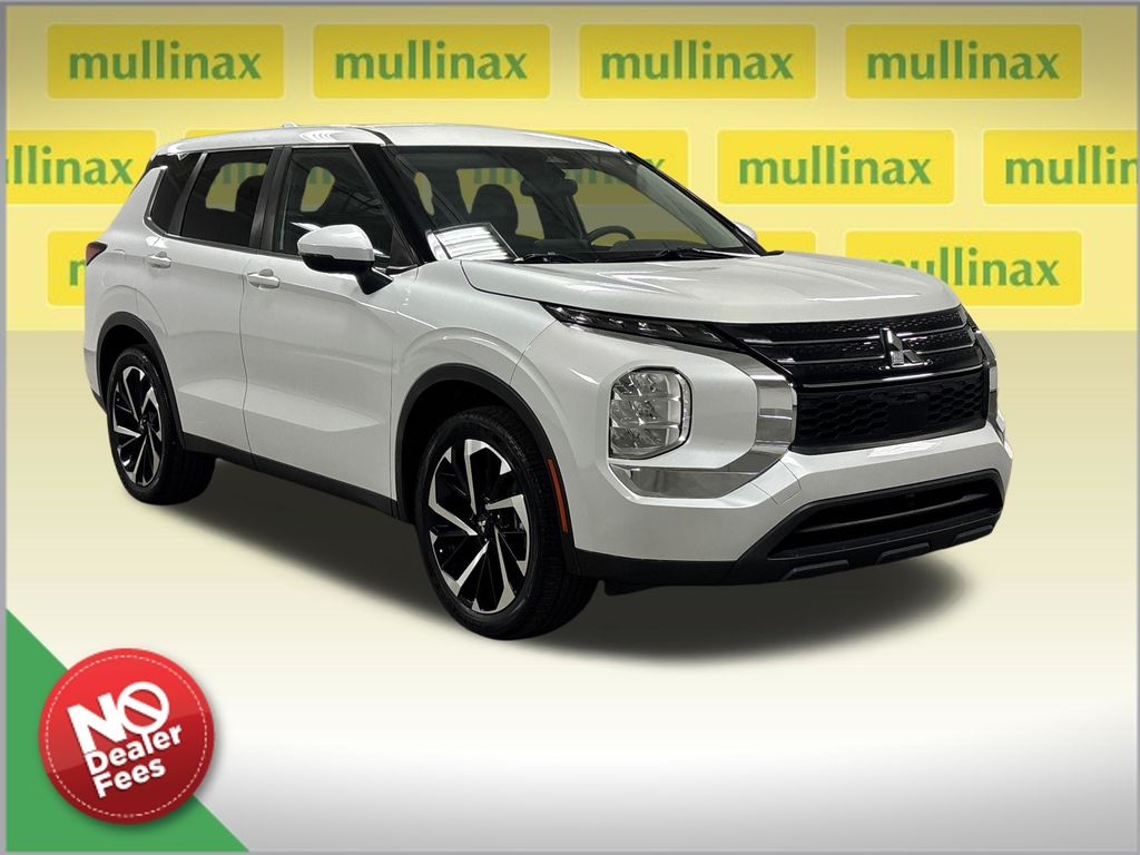 White Diamond 2022 Mitsubishi Outlander SUV / Crossover Front-Wheel Drive Continuously Variable Transmission