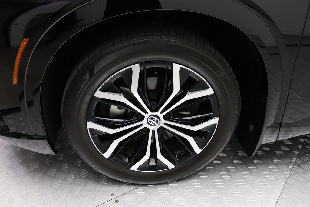 Thumbnail: 2025 Toyota Crown Signia - 4