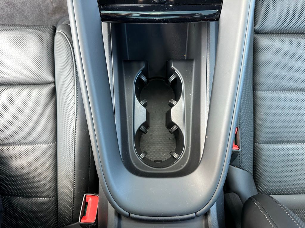 Thumbnail: 2025 Porsche Macan - 26