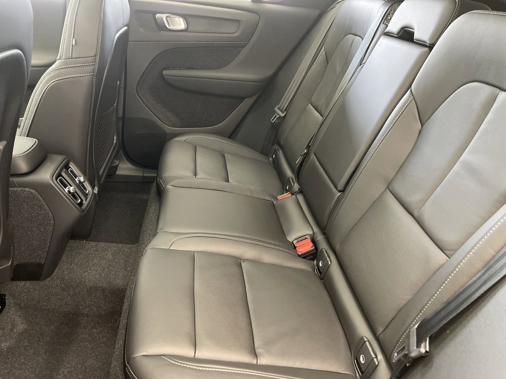 2024 Volvo XC40 Ultimate photo