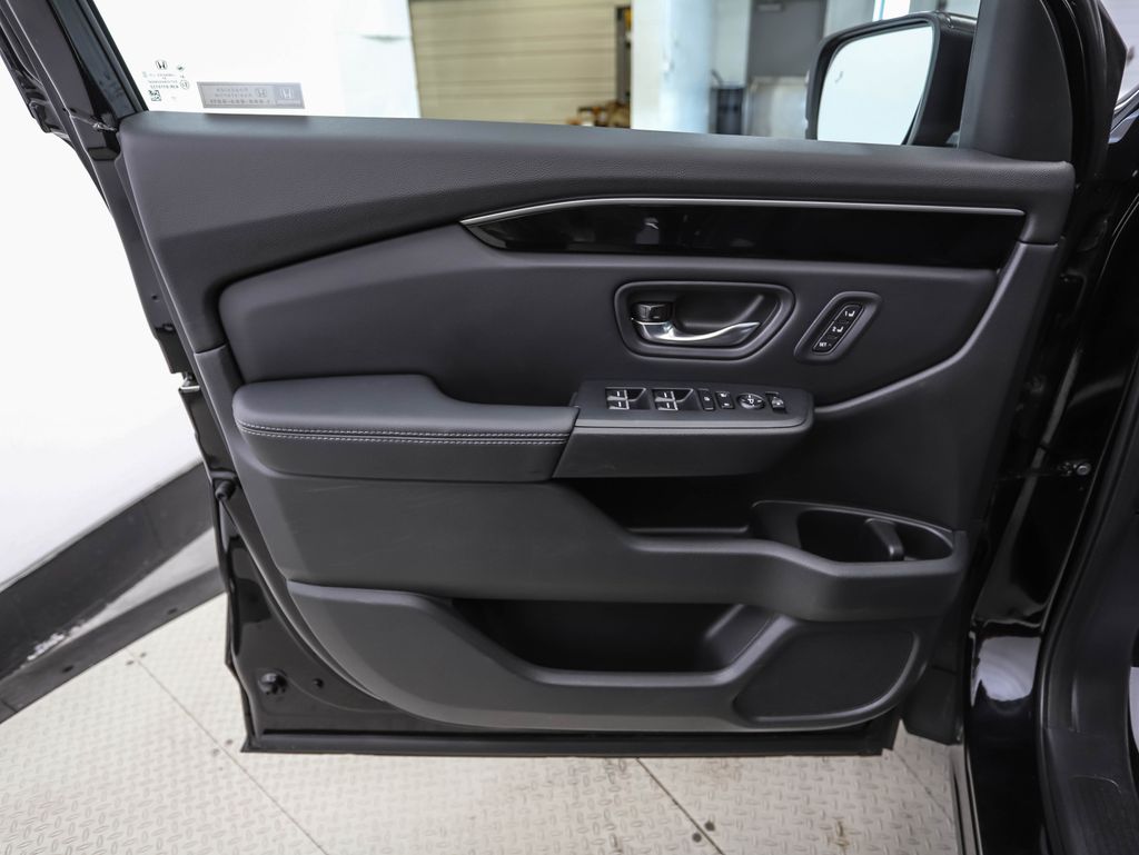 Thumbnail: 2023 Honda Pilot - 9