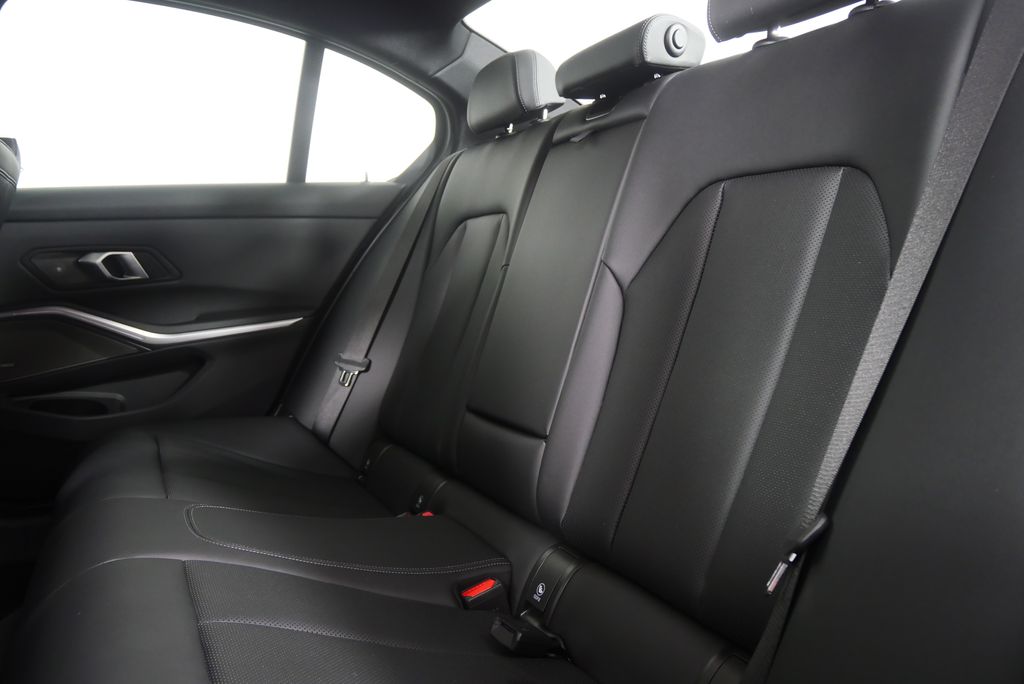 Thumbnail: 2025 BMW 3 Series - 13