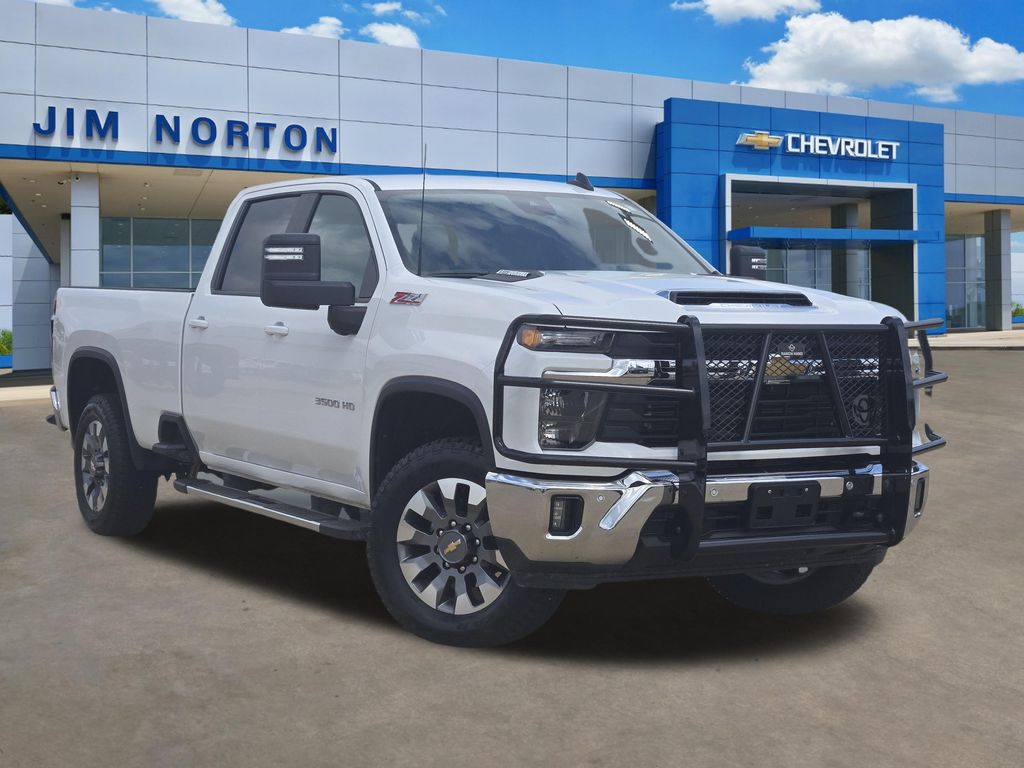 Summit White 2025 Chevrolet Silverado 3500HD Pickup Truck Four-Wheel Drive Automatic