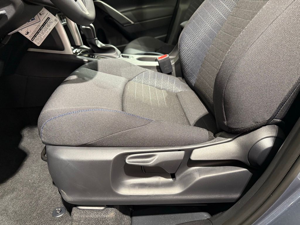 2025 Toyota Corolla Cross SE 14