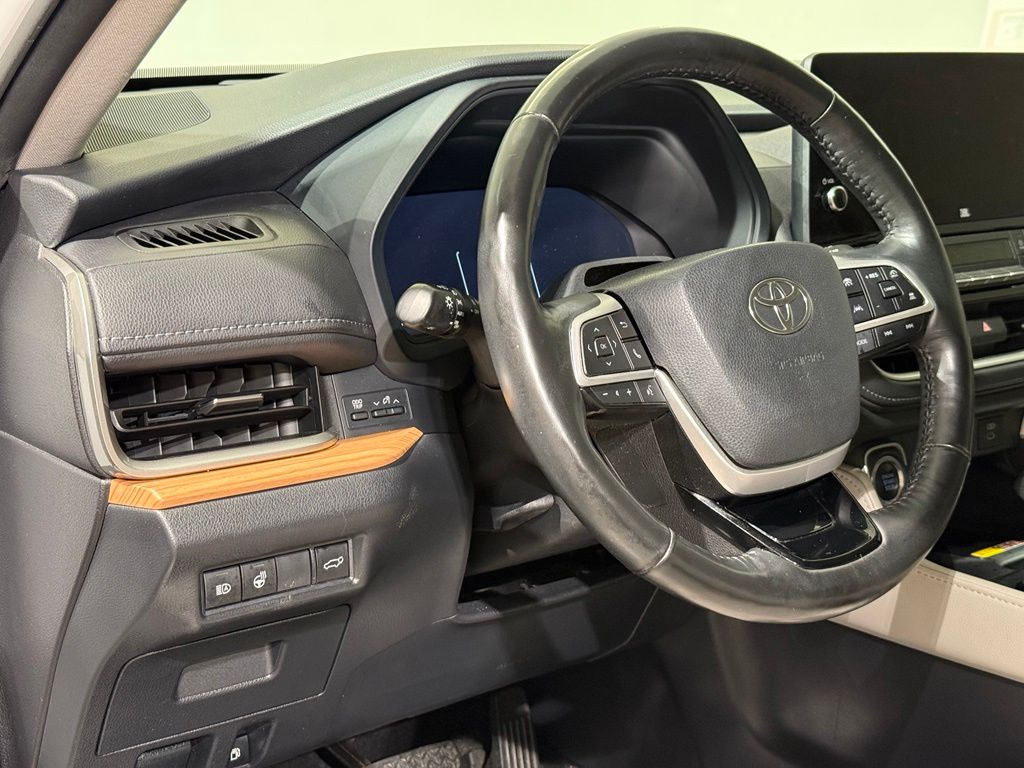 Thumbnail: 2024 Toyota Grand Highlander - 17