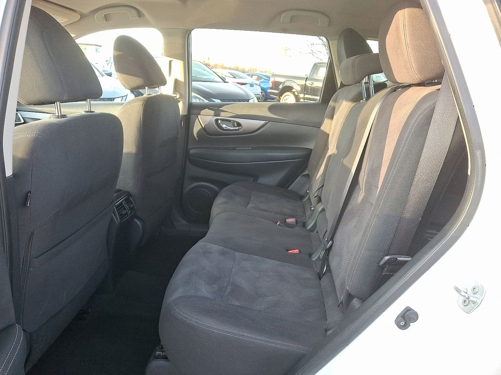 Thumbnail: 2016 Nissan Rogue - 10