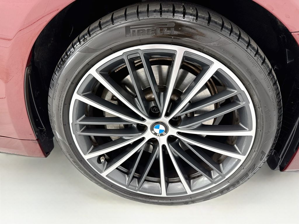 Thumbnail: 2023 BMW 5 Series - 31