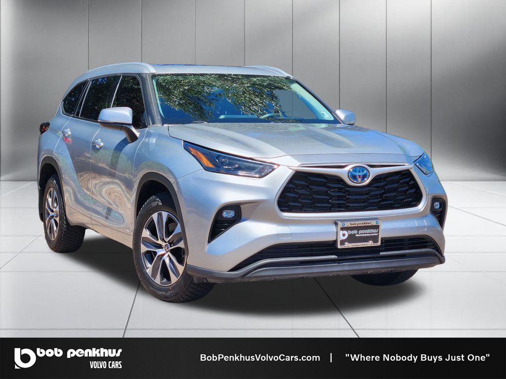 2022 Toyota Highlander Hybrid XLE