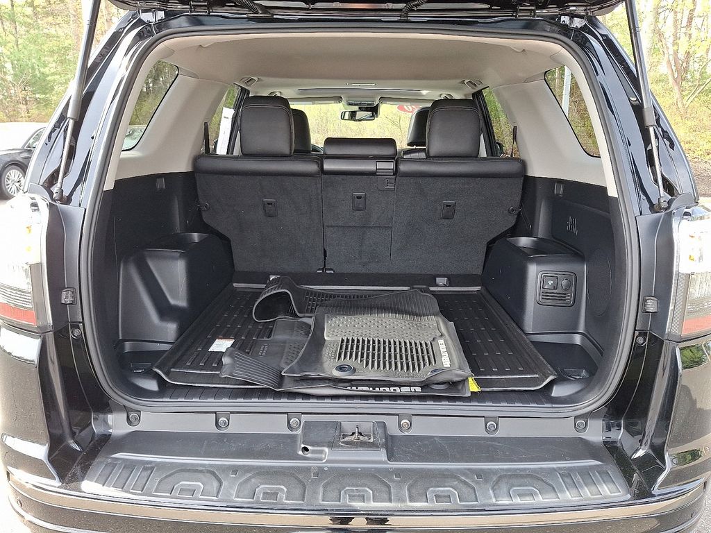 2020 Toyota 4Runner Limited 29