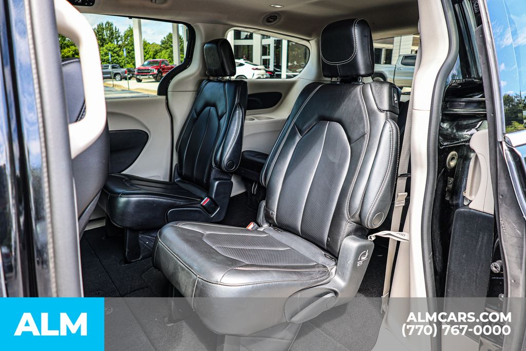 2023 Chrysler Pacifica Touring L photo 19
