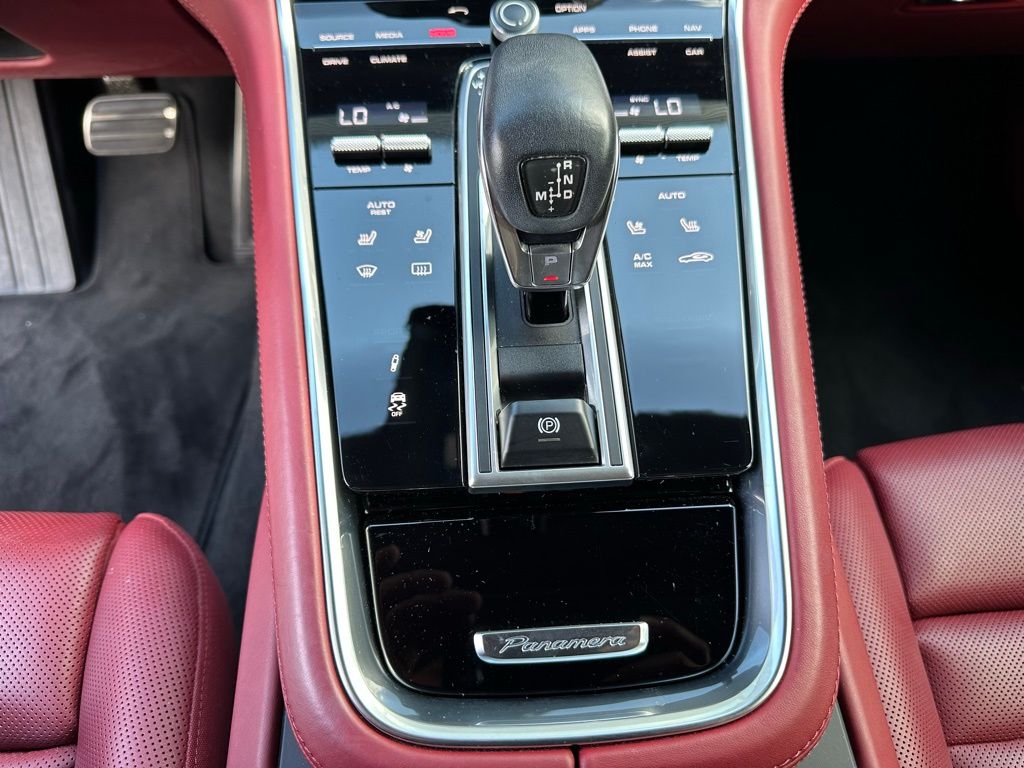 2017 Porsche Panamera Turbo 22
