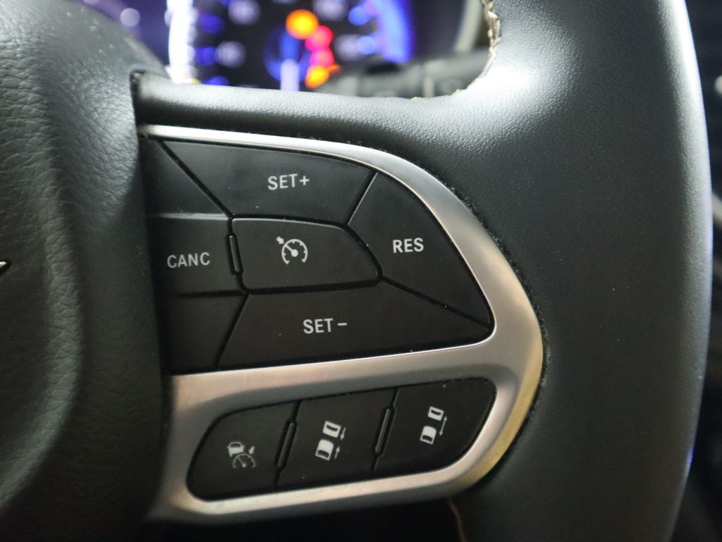 Thumbnail: 2022 Chrysler Pacifica - 12