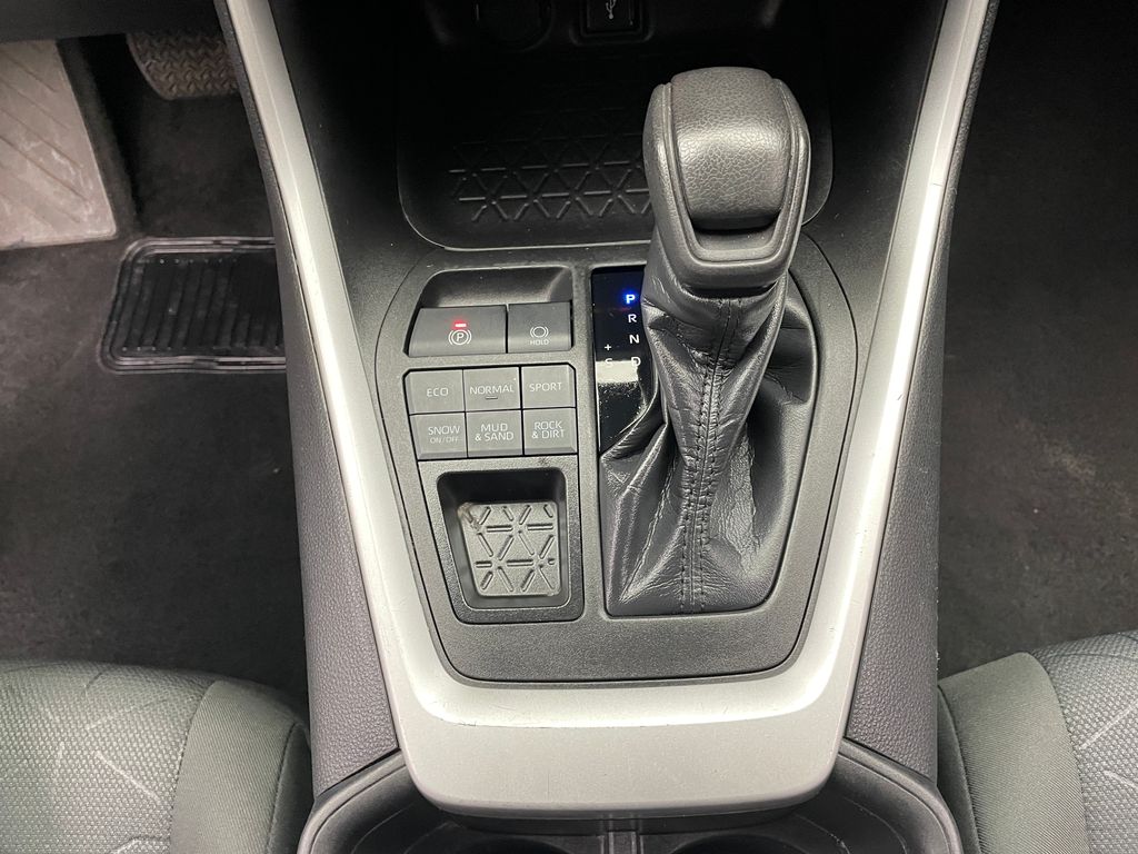 2022 Toyota RAV4 XLE 29