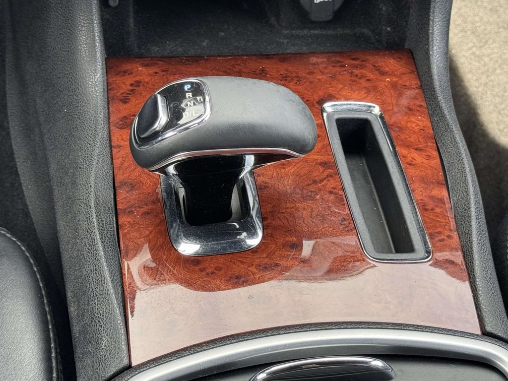 2013 Chrysler 300 Base - Photo 21