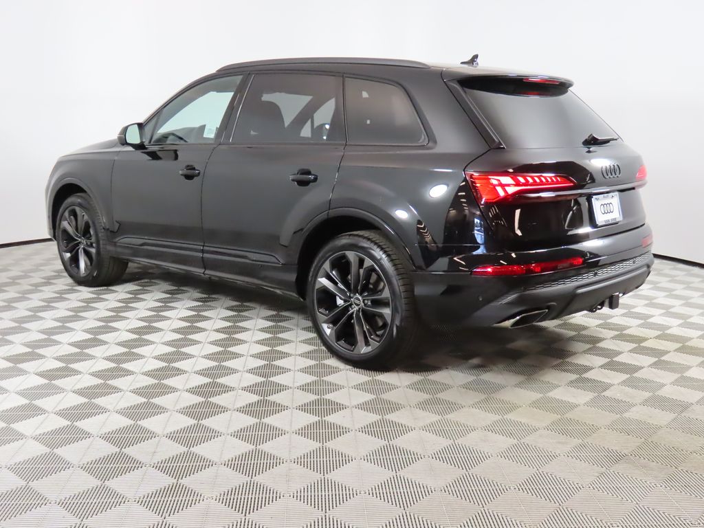 2025 Audi Q7  3