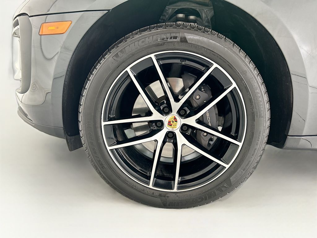 Thumbnail: 2025 Porsche Macan - 30