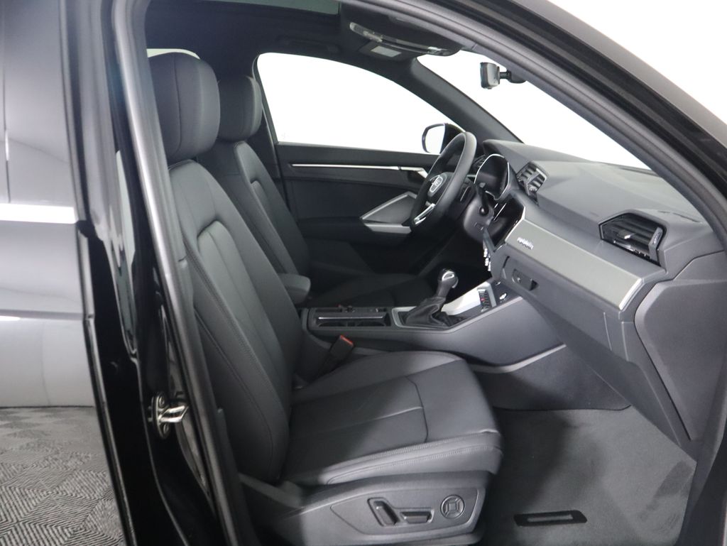 Thumbnail: 2025 Audi Q3 - 21