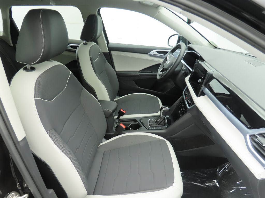 2025 Volkswagen Taos SE 21