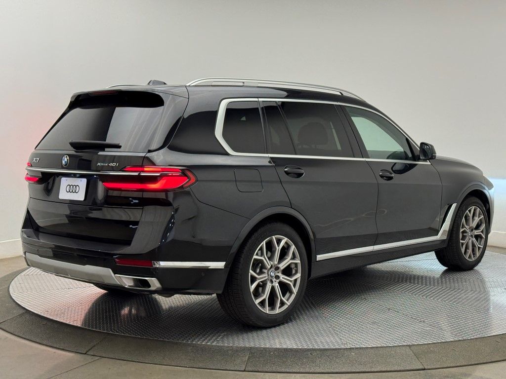2023 BMW X7 xDrive40i 12