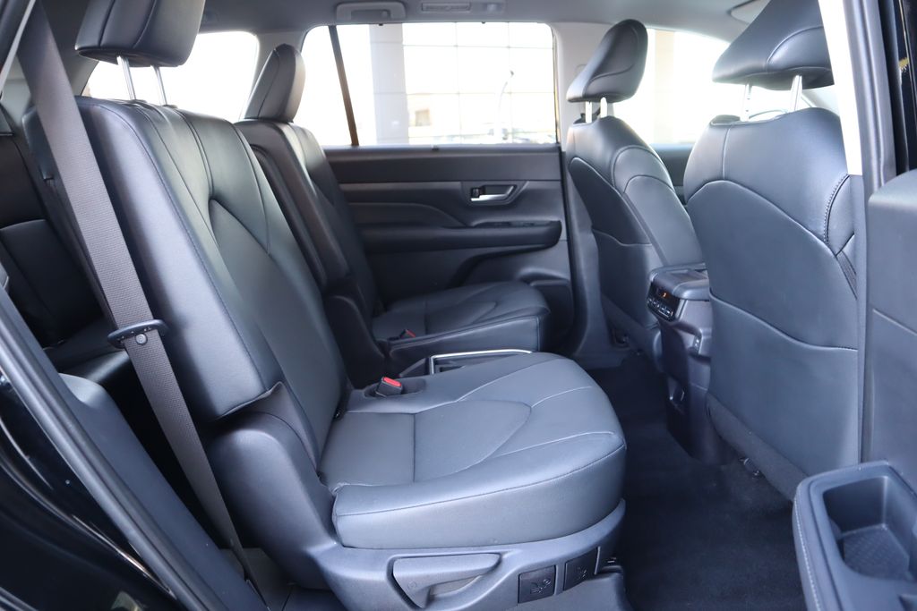 Thumbnail: 2025 Toyota Grand Highlander - 21