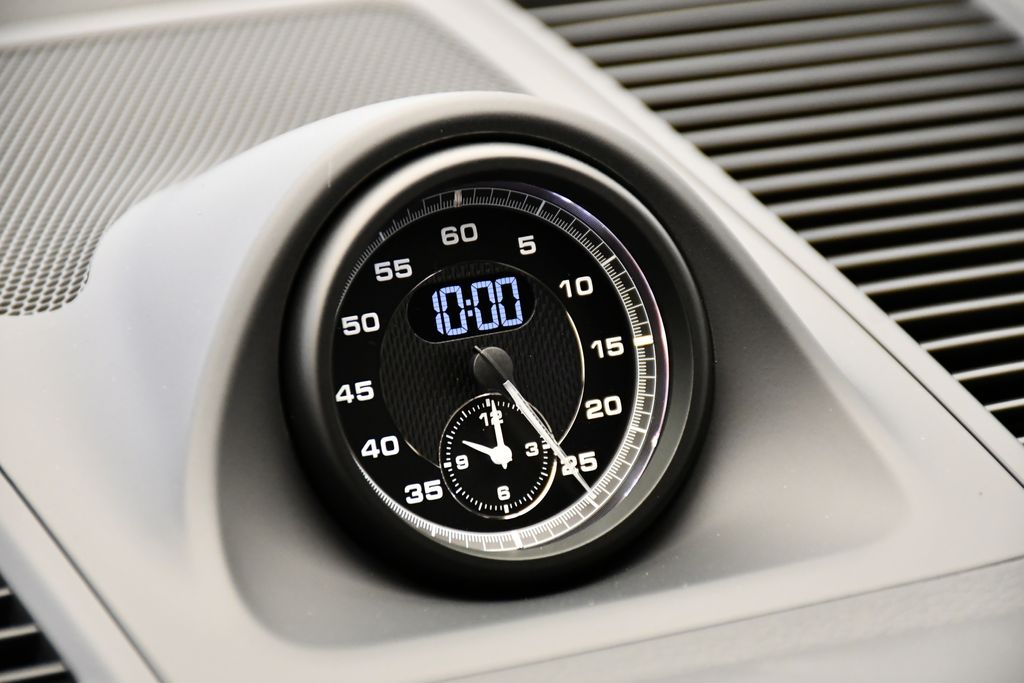 Thumbnail: 2026 Porsche Macan - 21