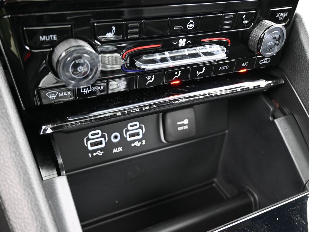 New 2025 Diamond Black Crystal Pearlcoat Jeep Limited image 19