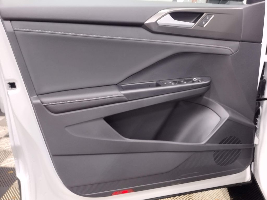 2025 Volkswagen Taos 1.5T SE Black